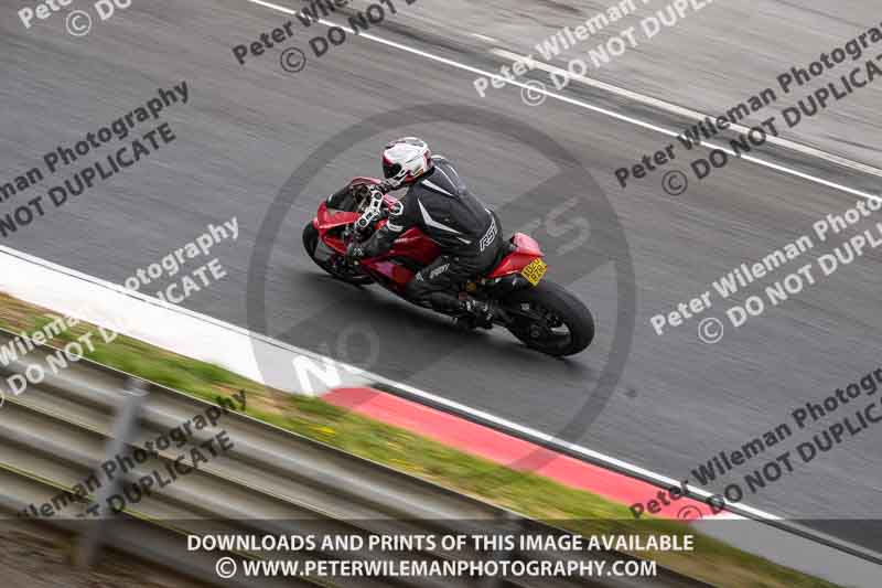 cadwell no limits trackday;cadwell park;cadwell park photographs;cadwell trackday photographs;enduro digital images;event digital images;eventdigitalimages;navarra;no limits trackdays;peter wileman photography;racing digital images;trackday digital images;trackday photos